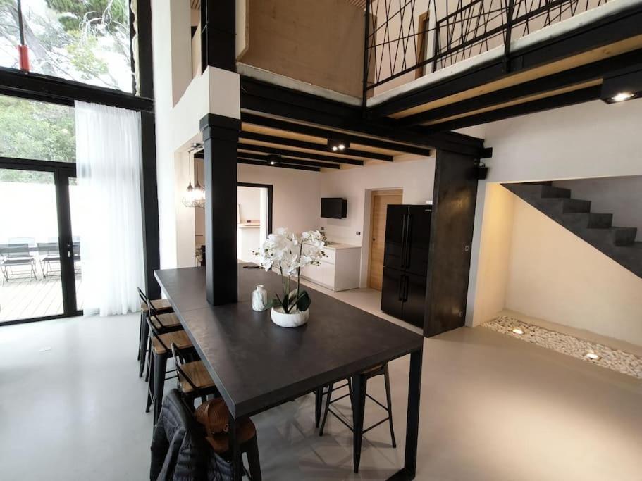 הוילה בוקר Industrial Luxury Nimes & Arles מראה חיצוני תמונה